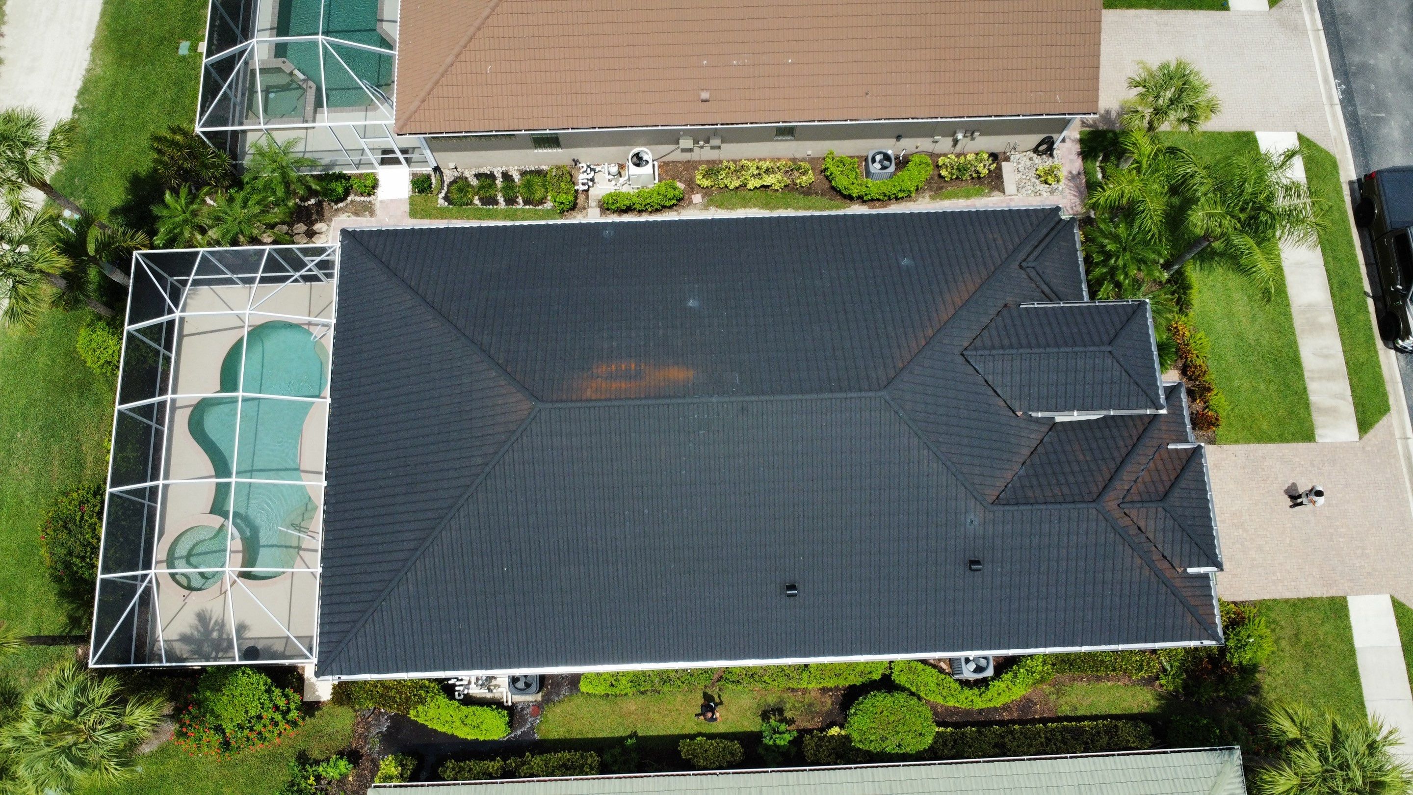 Plywood roof deck installation worker
